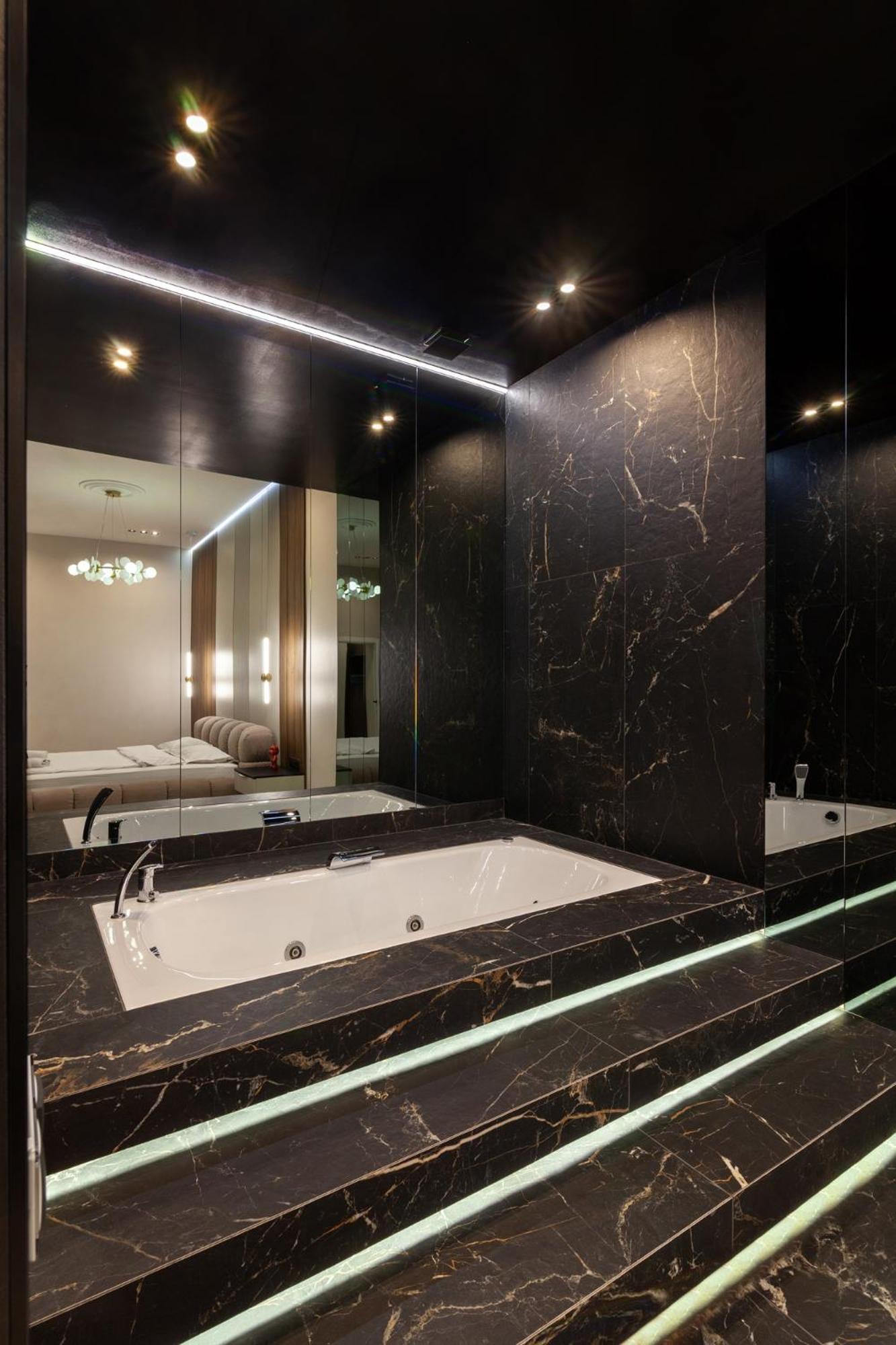 Leogrand Jacuzzi On Malaniuka 2 Daire Lviv Dış mekan fotoğraf
